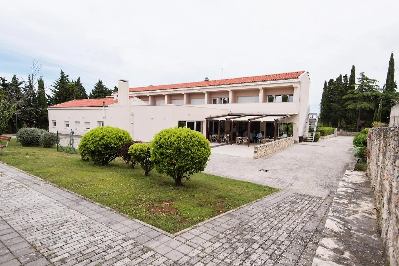 Ostello Erks Premantura 0*,  Croazia